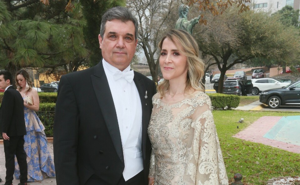 Los papás de la novia, Alberto Javier Hinojosa y Magdalena Garza de Hinojosa. FOTO: OMAR VALDEZ