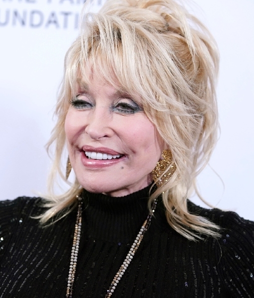 Dolly Parton ya recibió la vacuna anticovid, ¡que ella misma financió! (Foto: Instagram)