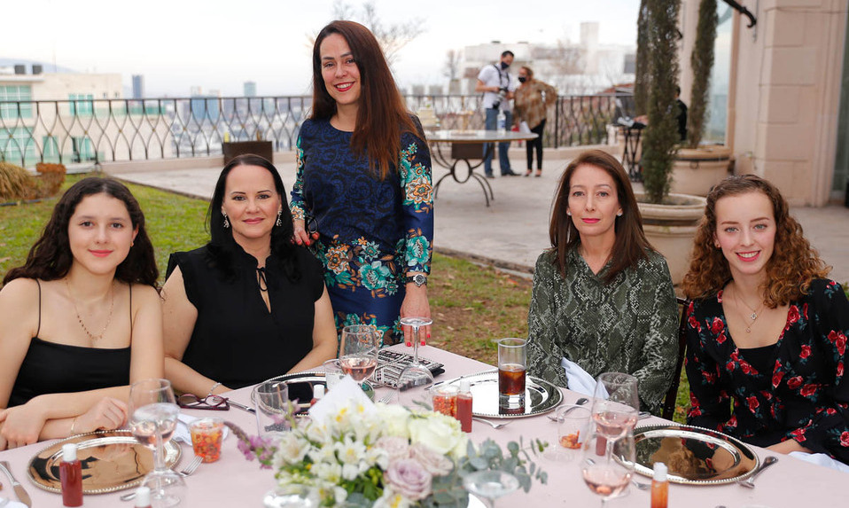 Camila Hernández, Brenda Cantú, Bertha Martínez, Karina Cantú y Jéssica González / Fotos:Daniel Saldívar