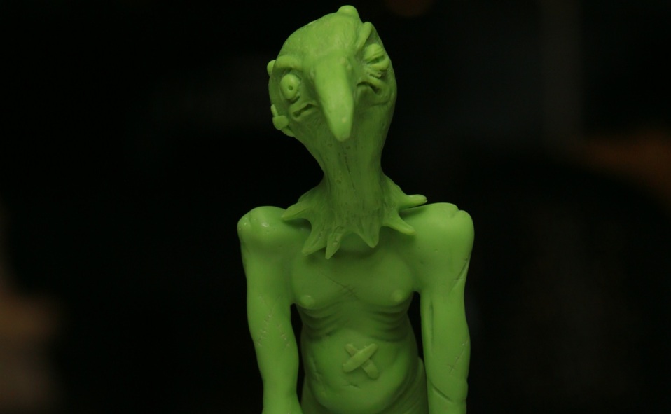 Figura anormal con cabezas intercambiables (verde), de Dr. Lakra / Foto: Omar Valdez