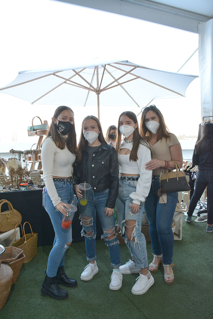 Grace Moreno, Andrea Moreno, Daniela González y Mary González