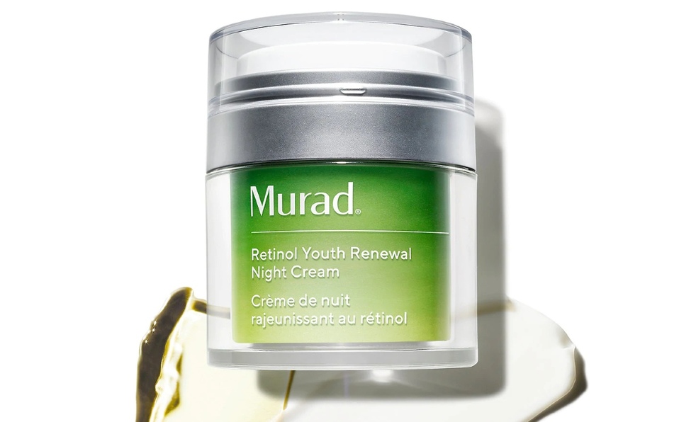 La crema hidratante de noche de Murad contiene extracto de algas rojas, por lo que mejora la firmeza y elasticidad de la piel.