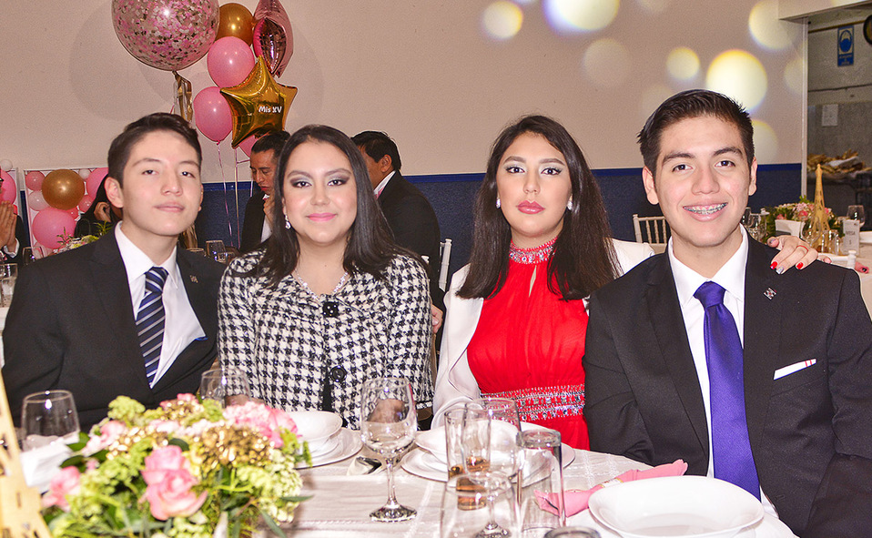 ALEJANDRO RÍOS, ALEXANDRA QUEZADA, CAMILA QUEZADA Y FRANCISCO RÍOS