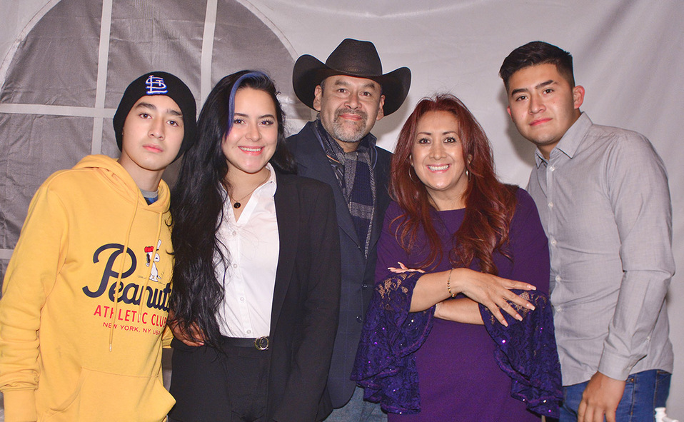 BRANDON ESPINO, VIVIANNE ESPINO, JOSÉ ANTONIO ESPINO, VELIA CHÁVEZ Y BRUNO ESPINO