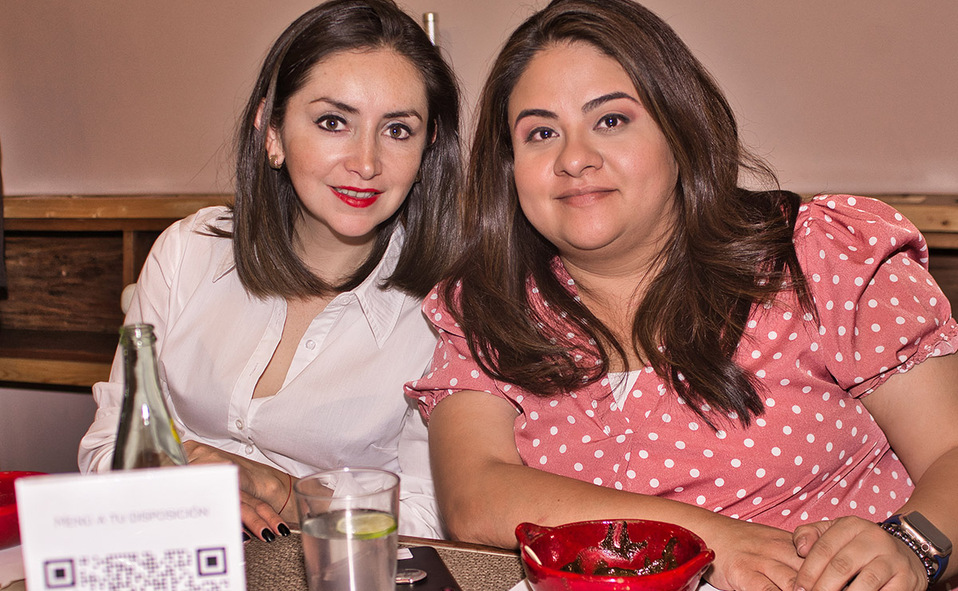 GUADALUPE PINEDA Y Y KARLA SOLIS