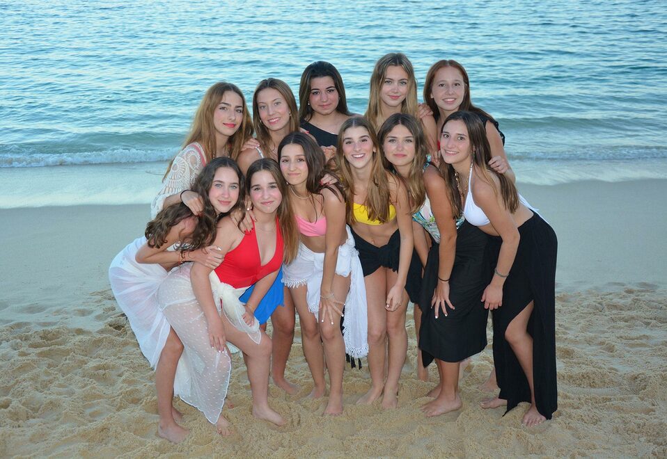 Dany celebrando junto a sus amigas