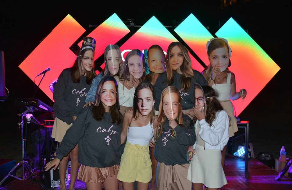 Dany celebrando junto a sus amigas
