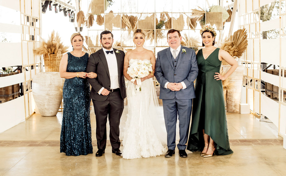 Familia del novio. Sara, Carlos, Larisa, Luis y Stephany