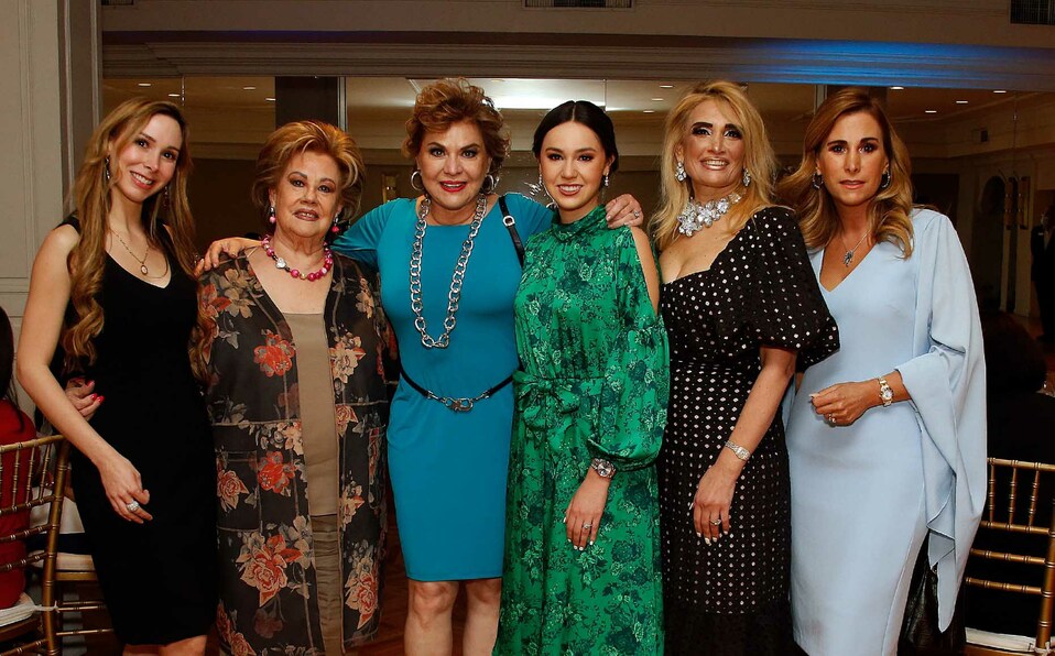 Karla Flores de Cagnasso, Graciela de Tancredi, Delia Villarreal, Roberta Cristina González, Karina Charur de Tancredi y Graciela Tancredi