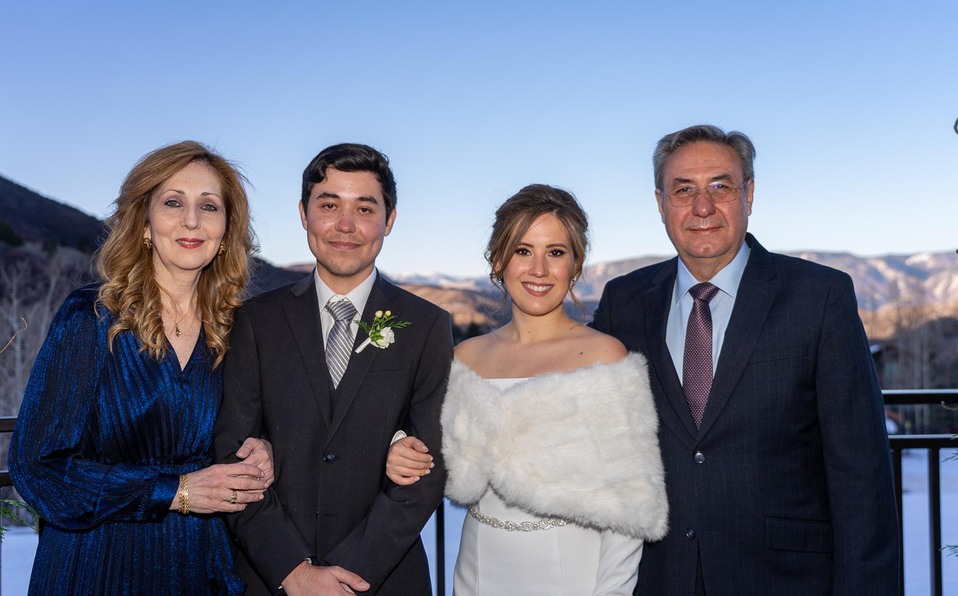 Papás del novio. Rosa María Nader de Peña, Adrián Peña, Mónica Lucía Zambrano y Mario Enrique Peña