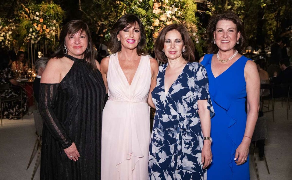 Talis Hauser de Martínez junto a un grupo de amigas / Fotos: Mino Mora
