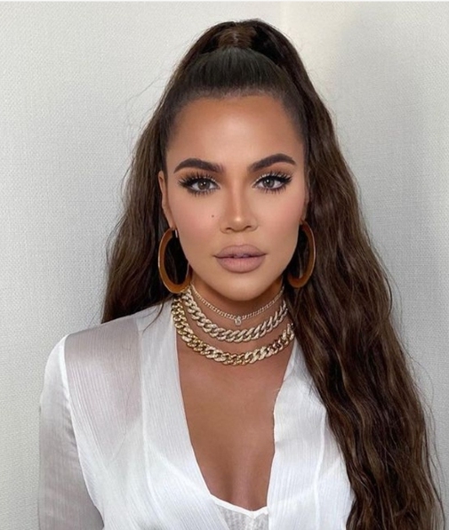 Khloé Kardashian posa topless para hablar de sus problemas de imagen (Foto: Instagram)
