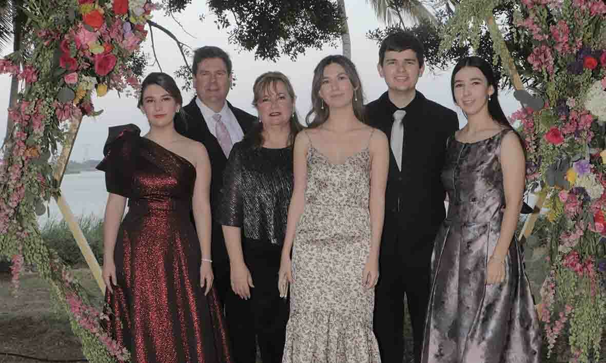 Lorena Benavides, Chuy Benavides, Lourdes Benavides, Adriana Benavides, Jesús Benavides, Maluly Benavides / Fotos: Dennis Hernández