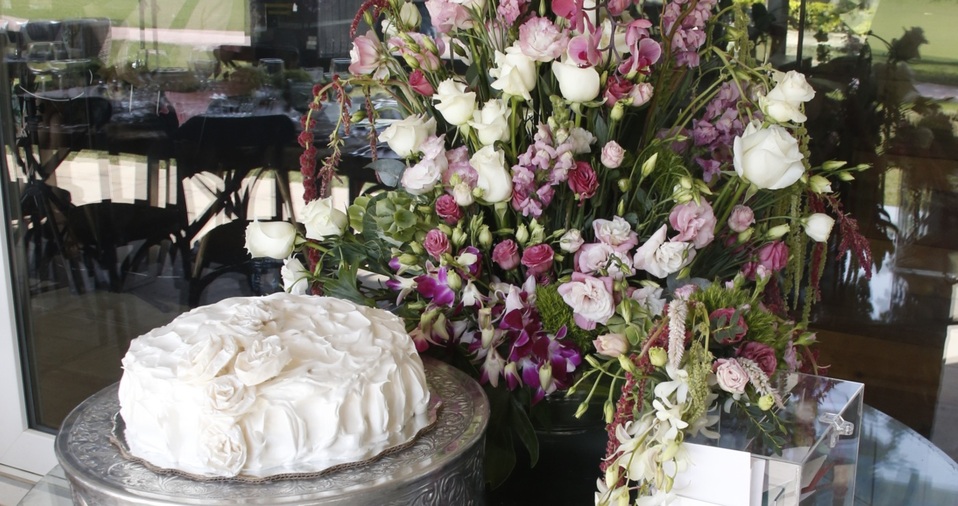 El pastel y las flores destacaron en el brunch despedida / Foto: Antonio Mireles