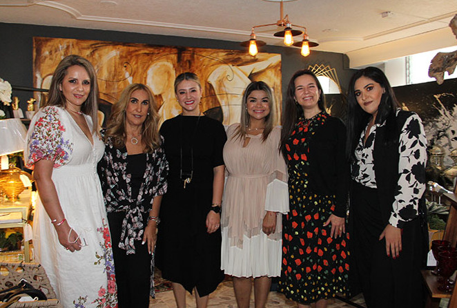 Esther Cisneros, Gaby Enríquez, Joanna Santillán, Gaby Cárdenas, Mirna Flores y Gaby Magaña