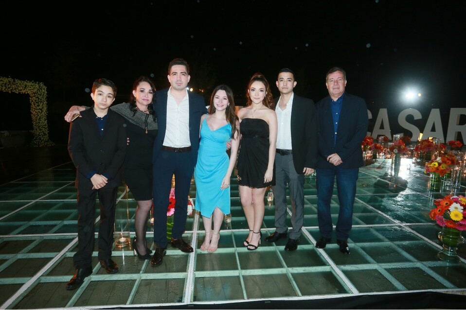 Gabriel Salinas, Martha Leticia Chapa de Salinas, Ramiro Salinas, Ada Pamela Rodríguez, Cecy Salinas, Diego Tejeda y Ramiro Salinas. FOTO: OMAR VALDEZ