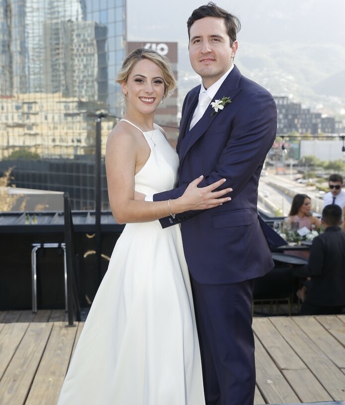 Marcela y Eugenio celebraron con sus seres más queridos. FOTO: DANIEL SALDÍVAR