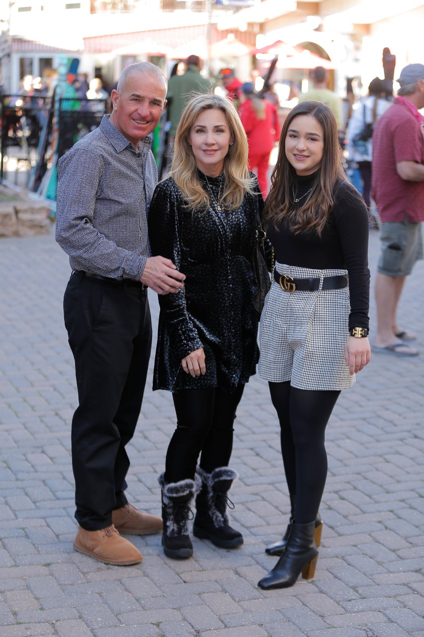 Óscar García, Patricia Flores de García y Paola García