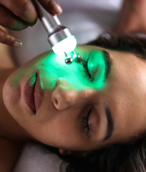 La terapia de luz verde reduce la frecuencia e intensidad de los dolores de cabeza (Foto: Getty Images).