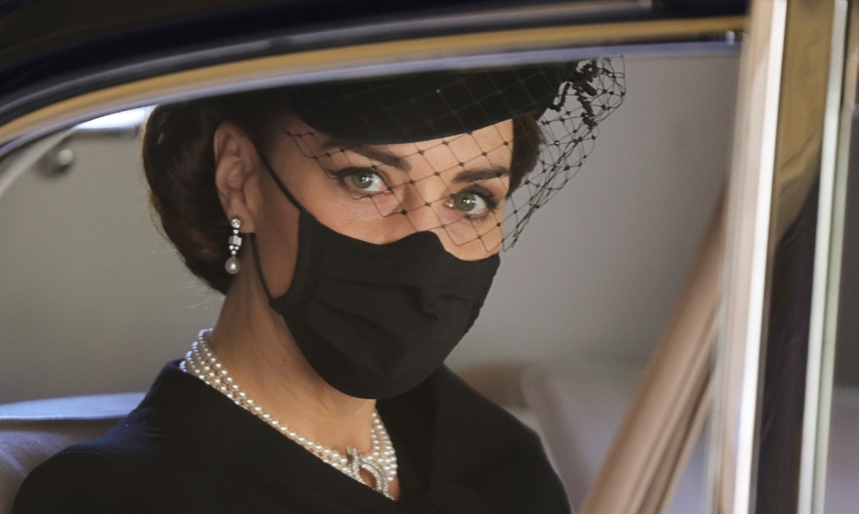 Kate Middleton, rindiéndole tributo a la Reina Isabel y a la Princesa Diana