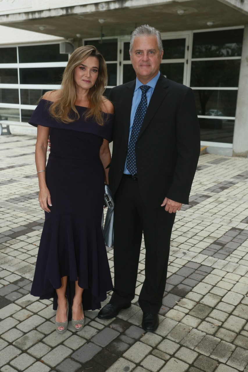 Érika Polín de Escámez y Gonzalo Escámez. FOTO: OMAR VALDEZ