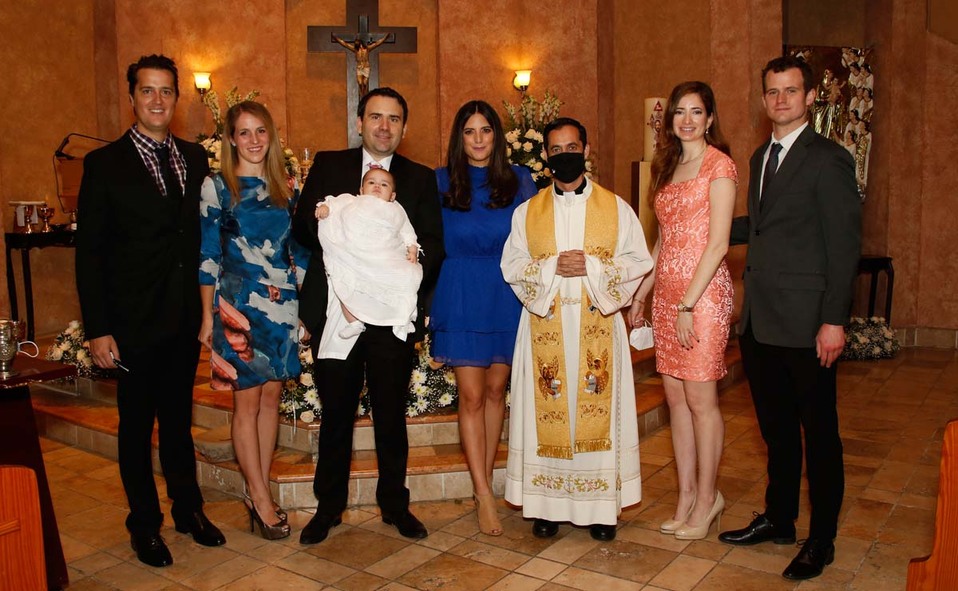 Mauricio Hinojosa, Ana Paola Reiter, Armando Parra, Lucía ParraMariana Tamborrel, sacerdote Noel Lozano, Jessica Karch y Evan Curots