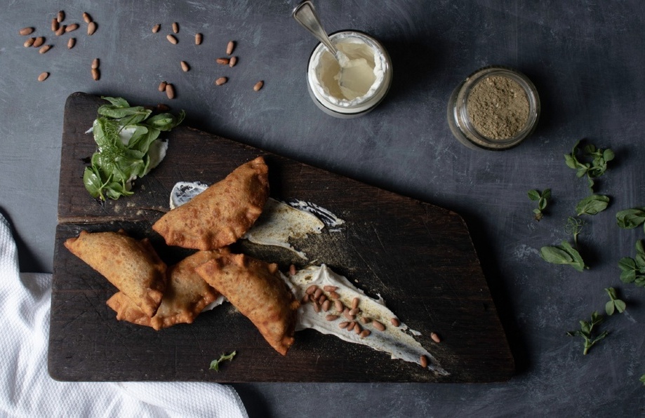 Puedes rellenar las empanadas con carne, mariscos, queso, verduras, frutas o chocolate (Imagen: Cortesía).