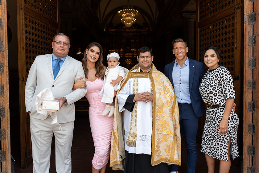 Carlos Joel Salcedo, Paola Salcedo, Luka Mateo Vikonis, Dolores Aguayo, Nicolás Vikonis e Isabel Hernández