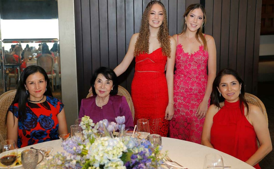 Alicia Macías, Blanca González de Díaz, Mónica Díaz, Balbina Cantú y Paulina Cantú / Fotos: Daniel Saldívar