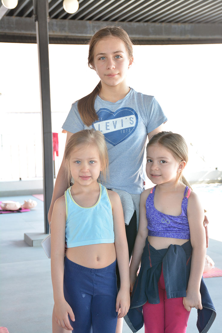 Camila Arias, María Emilia Arias y María José AriasMauricio Cuellar y Natalia Saldaña