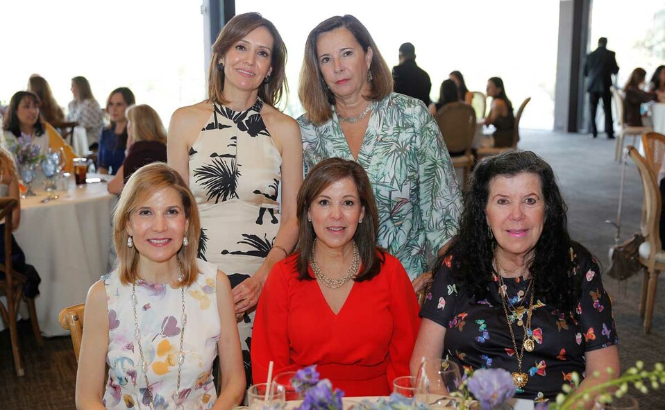 Cecilia Cantú, Gabriela Cantú de Sada, Lida Cantú, Gabriela Canales de Cantú y Sara Pérez de Cantú / Fotos: Daniel Saldívar