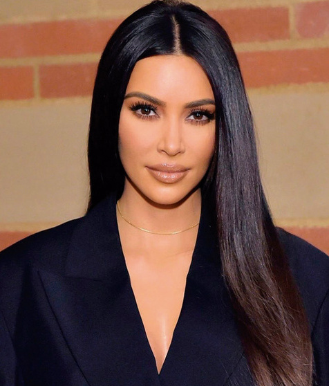 Kim Kardashian estudia leyes en bikini. ¡Comparte fotos!