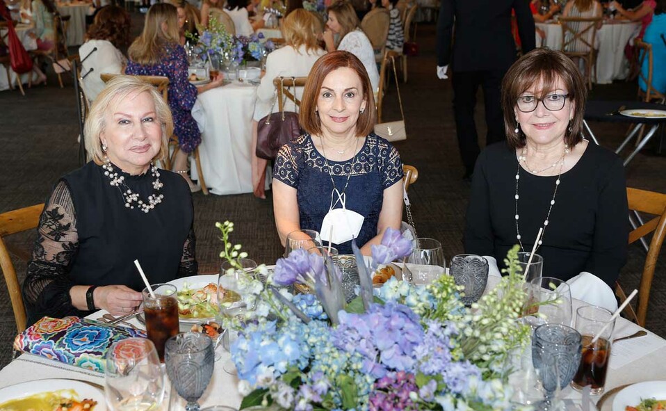 Olaya Guajardo de Lozano, Dora Morales de Guajardo y Elsa Ruz de Guajardo / Fotos: Daniel Saldívar