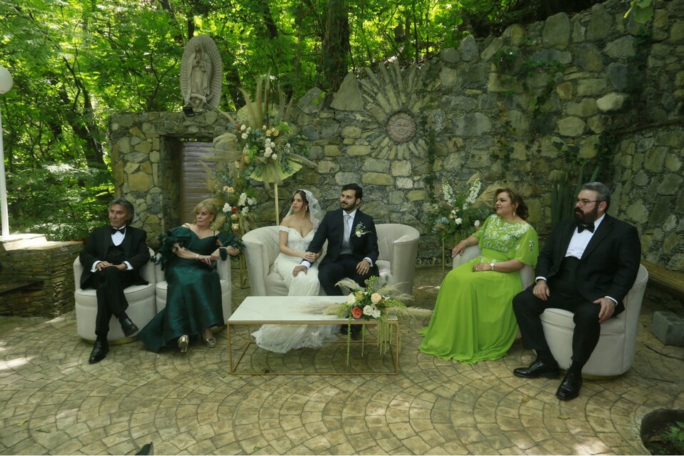 Sus papás fueron testigos de la boda civil. FOTO: OMAR VALDEZ