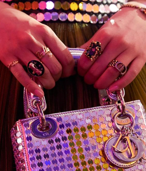 El desfile de Dior estuvo lleno de lentejuela y bolas disco. Foto: Instagram Dior