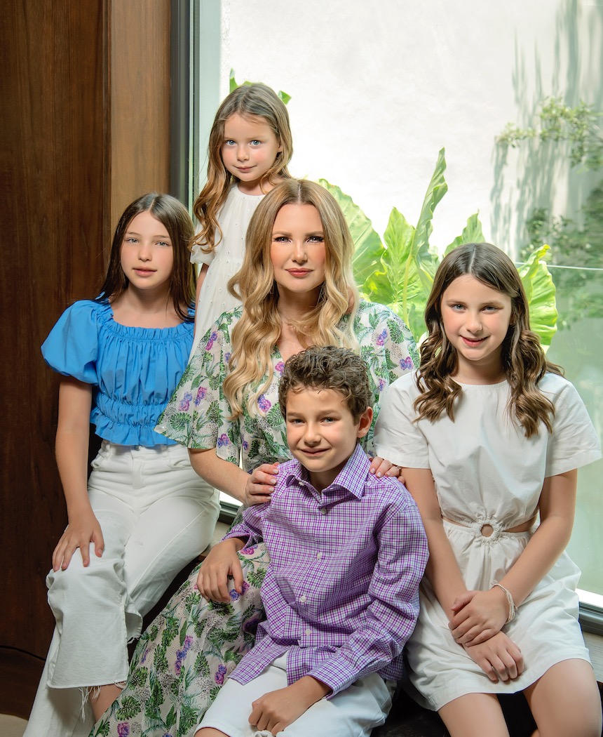 Brenda Reed posó por primera vez junto a sus cuatro hijos. FOTO: ABO PALOMO