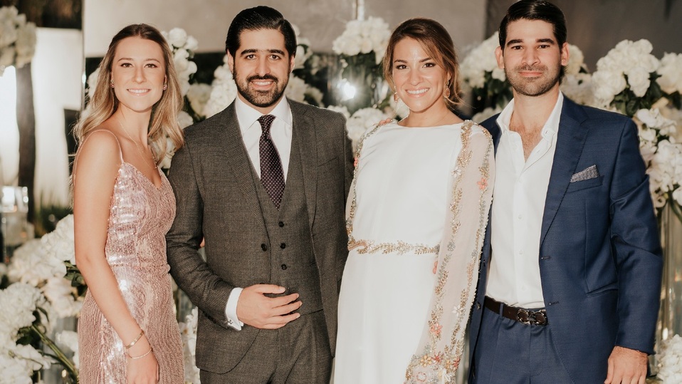 Caro Albuerne, los novios y Guillermo Muñoz / Foto: Paola Tassinari Photography