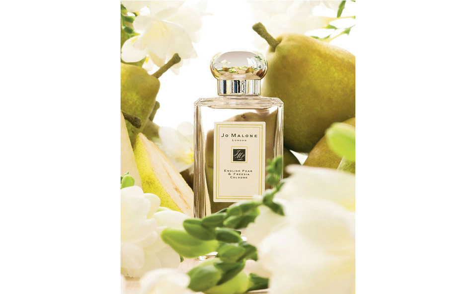 Derrítela con este olor de pera inglesa y freesia de Jo Malone 3,110 MXN