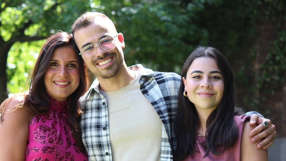 Lorenia Canavati con sus hijos Emiliano y Paloma Cuesta / Foto: Verónica Garza