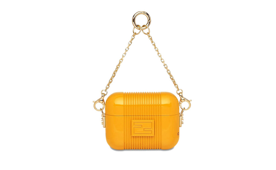 Para transportar y llevar a todos lados sus AirPods, regala este case de color vibrante de Fendi 13,500 MXN