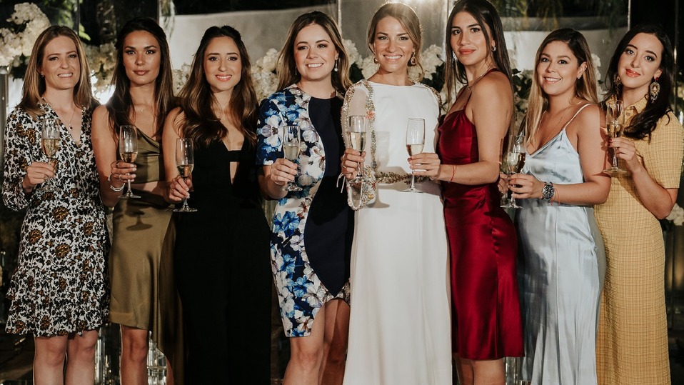 Vivi Muñoz con sus amigas / Foto: Paola Tassinari Photography