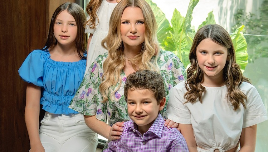 Brenda Reed posó por primera vez junto a sus cuatro hijos. FOTO: ABO PALOMO