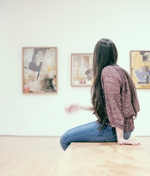 Comienza tu colección de arte con poco presupuesto. (Imagen: Unsplash).