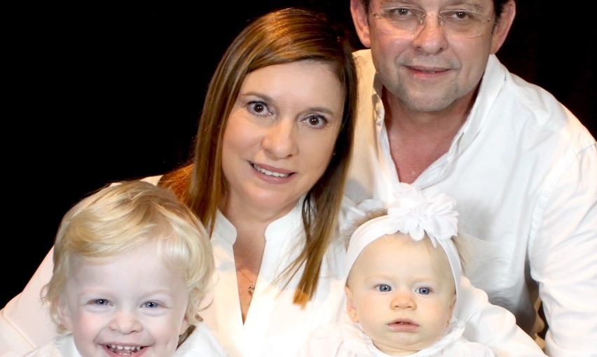 Diana González y Jesús Coronado con sus nietos Sebastián y Beatriz Allende / Foto: Pepe Quintero