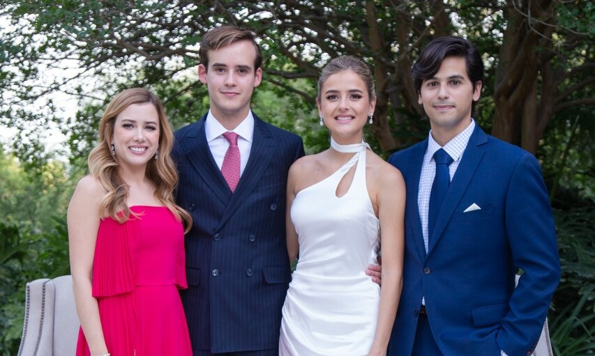 Cristy Escamilla, los novios y Gonzalo Escámez / Foto: René Urdiales
