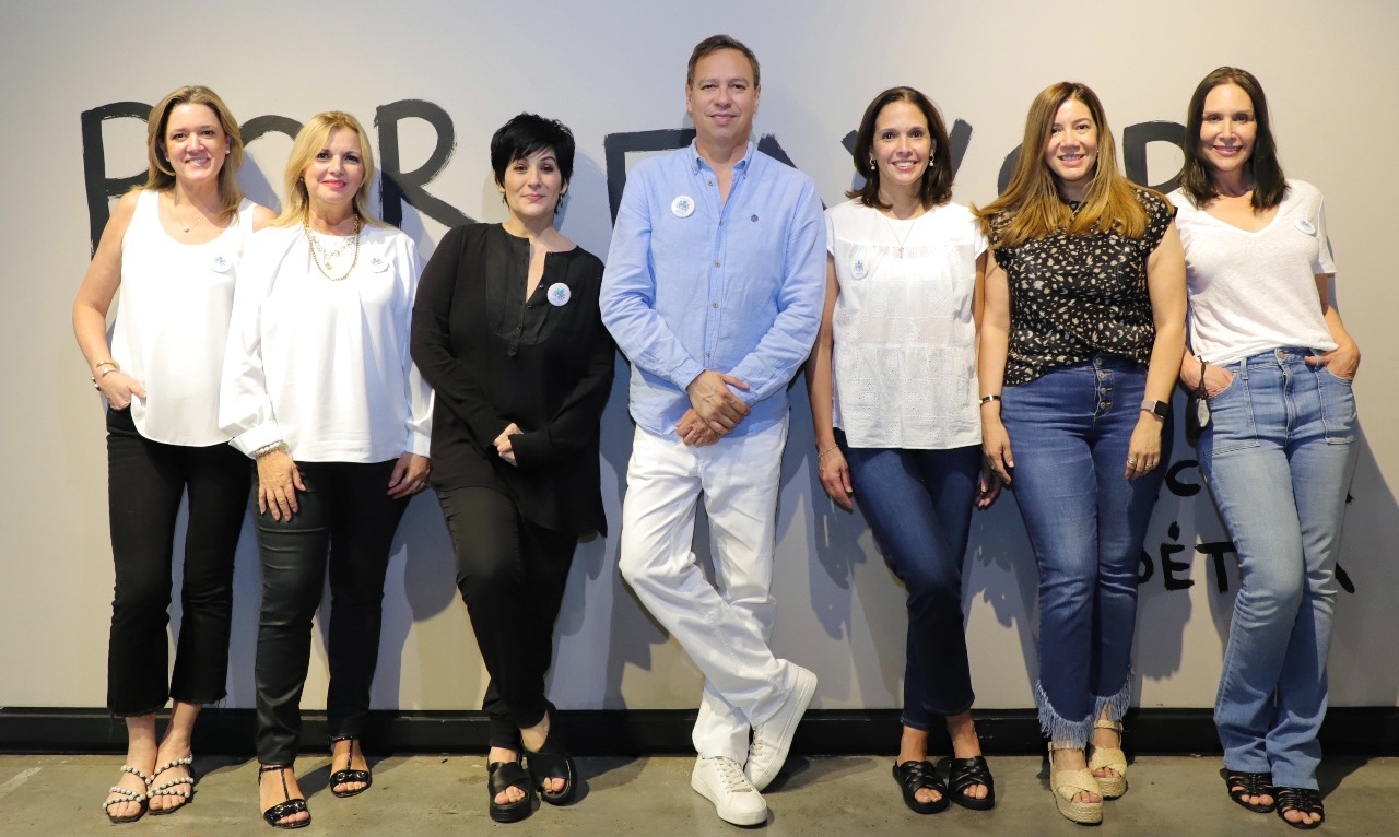 Alejandra Caso Bringas, Patricia Rodríguez de Coronado, Alejandra Álvarez, Pepe Quintero, Margarita Coronado de De la Garza, Tere Rojas de Villarreal