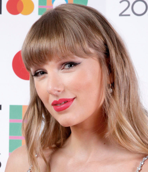 Taylor Swift roba el estilo de Selena Quintanilla en los BRIT Awards