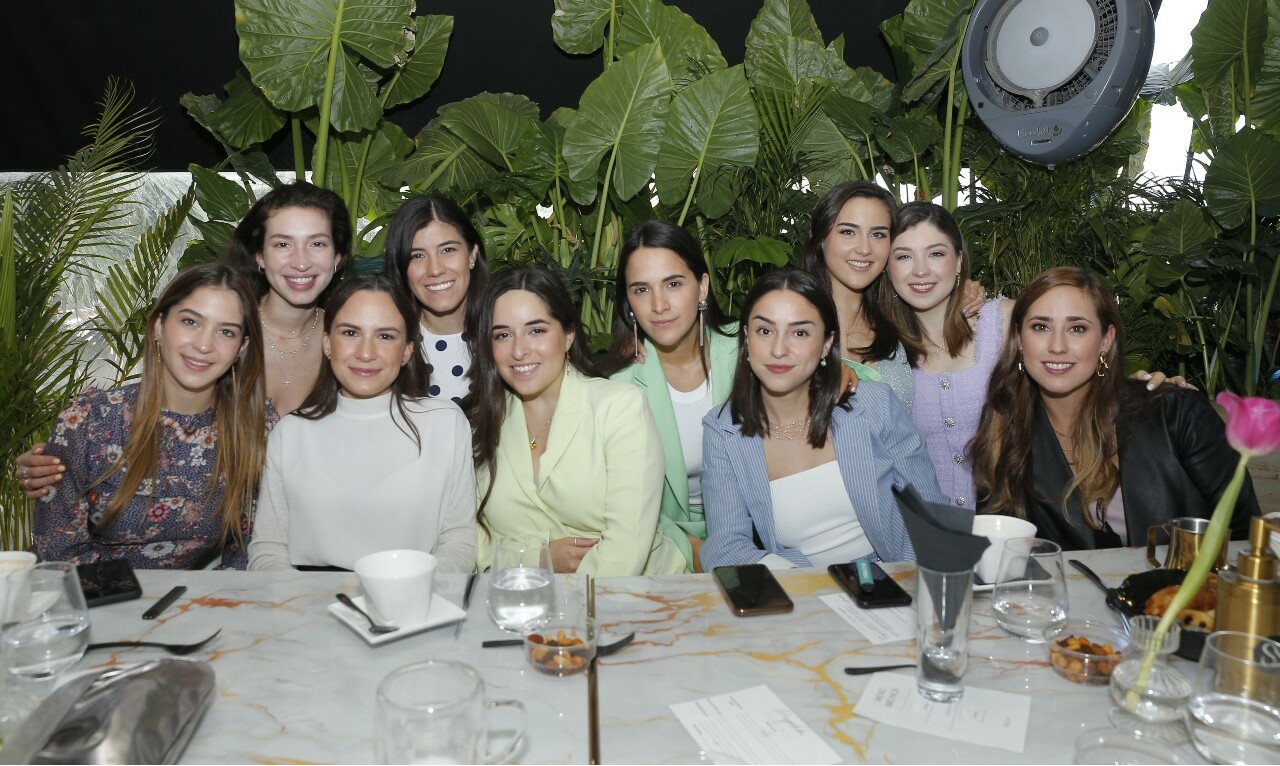 Carolina González, Marifer Ruiz, Mariana De la Maza, Luciana Flores, Bárbara Cordero, Mafer Maiz, Isabel Pifeli, Roberta Treviño, Viviana Martínez y A