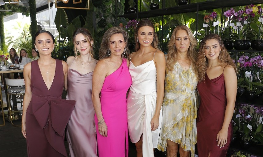 Lore Gámez, Pau Gámez, Lorena Hernández de Gámez, Paola Ruiz, Rosa Laura Adame de Ruiz y Pamela Ruiz / Foto: Daniel Saldívar