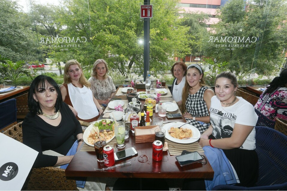 Gilda Garza de Guajardo, Mónica Treviño de Fernández, Rebeca Garza de Treviño, María Antonia Leal, Gilda Guajardo y Marcela Guajardo. FOTO: STAFF CHIC
